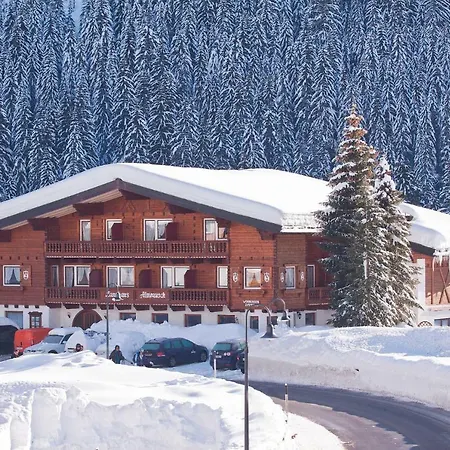 Guest house Almrausch Mittelberg